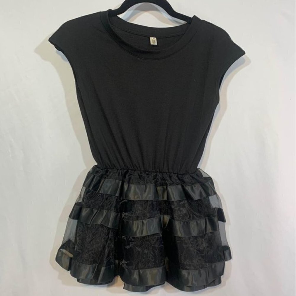 𝅺WOMAN’S peplum t-shirt with ribbon and sheer bottom. Lined.